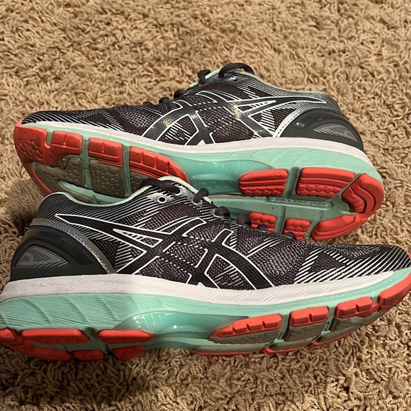 ASICS - Picture 4 of 5